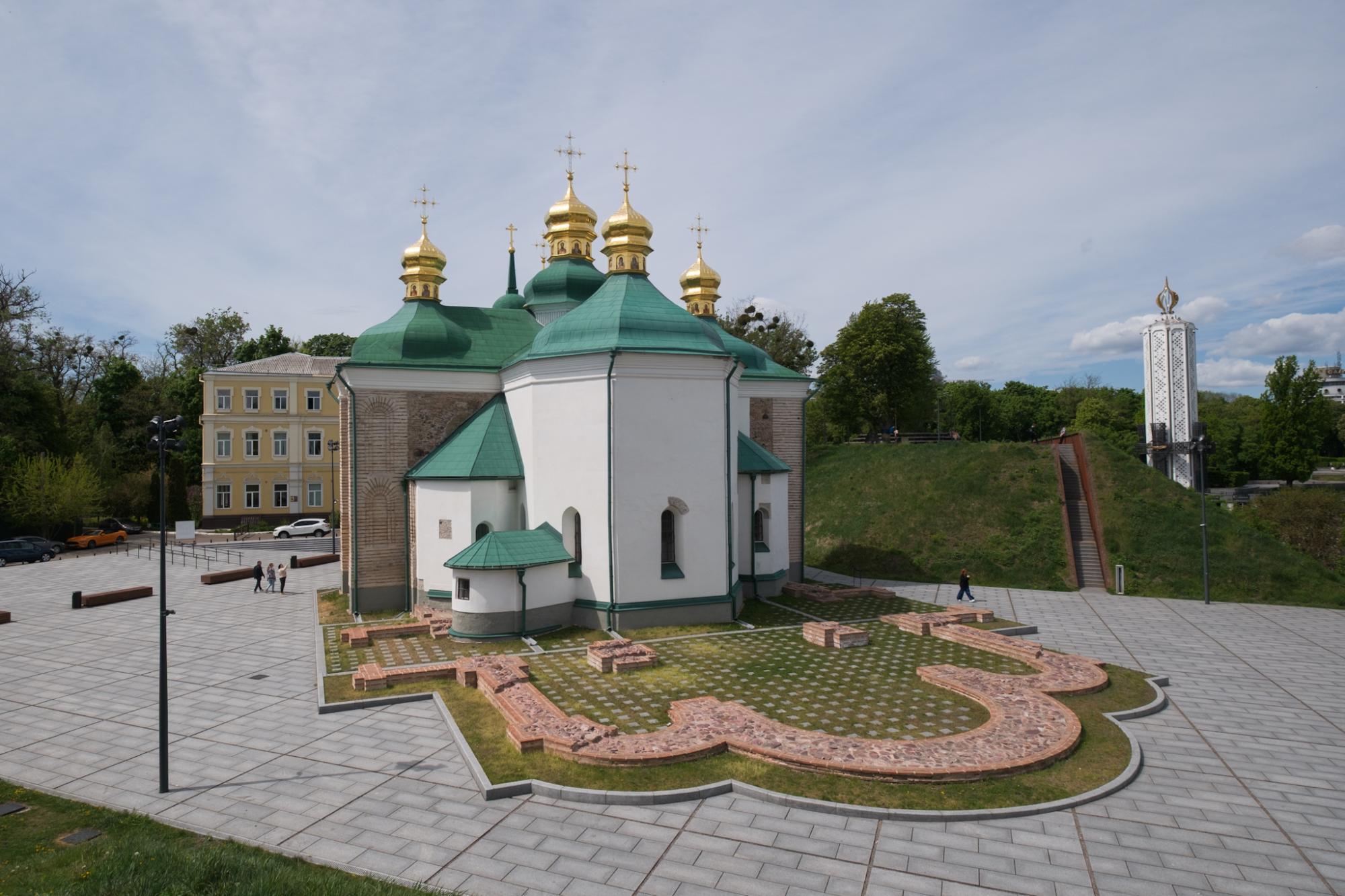 Засновник Москви похований у Києві? Що знайшли археологи в Лаврі